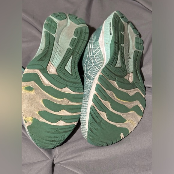 Women’s US 10 ASIC Sneakers - Picture 3 of 4